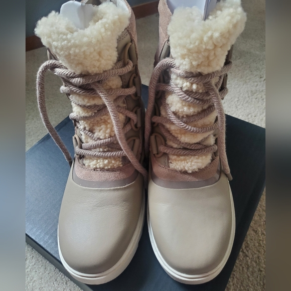 Sorel boots - Picture 2 of 6